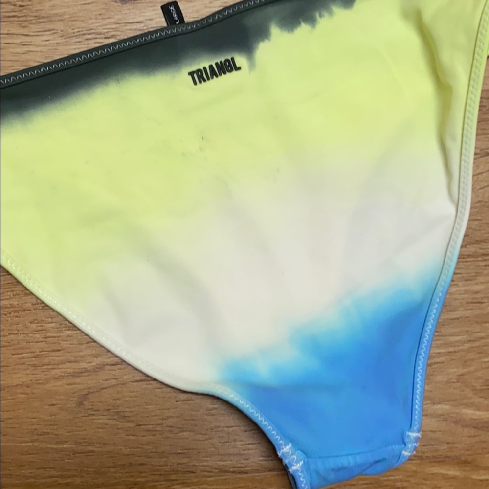 Triangl Tie-dye Bikini - Picture 3 of 5